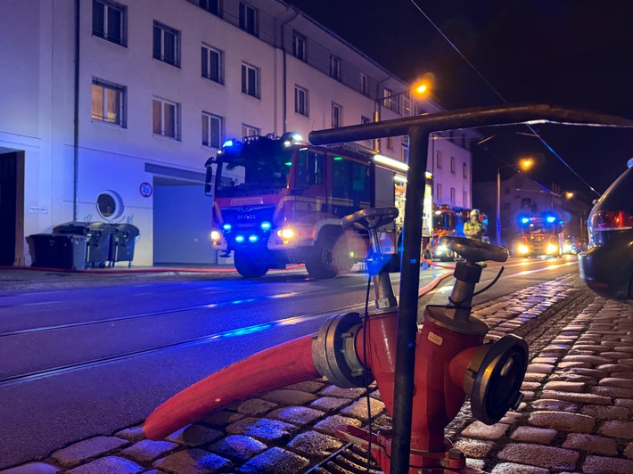 Feuerwehr Dresden warnt: Adventskranz bringt Gefahr ins Wohnzimmer!