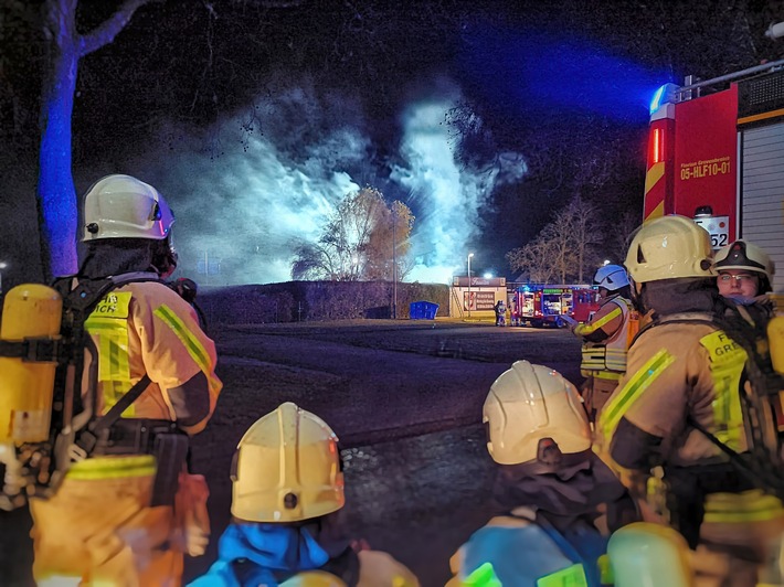 Feuerwehr Grevenbroich: Dramatischer Brand in Neukirchen über Stunden gelöscht!