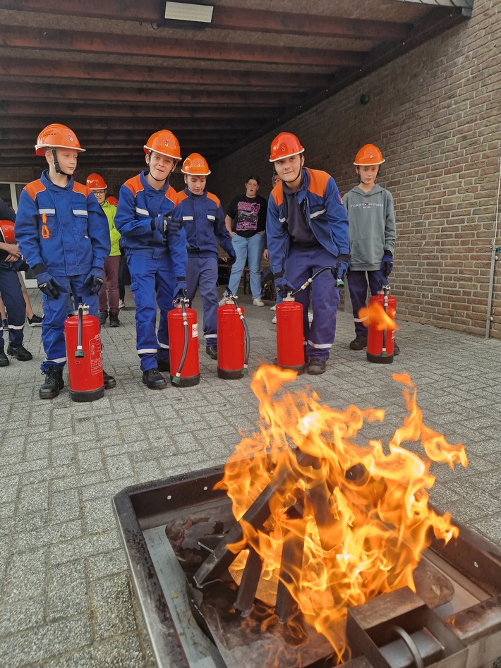 Feuerwehr-Nachwuchs rockt: Spannende Ausbildung der Brandschutzhelfer!