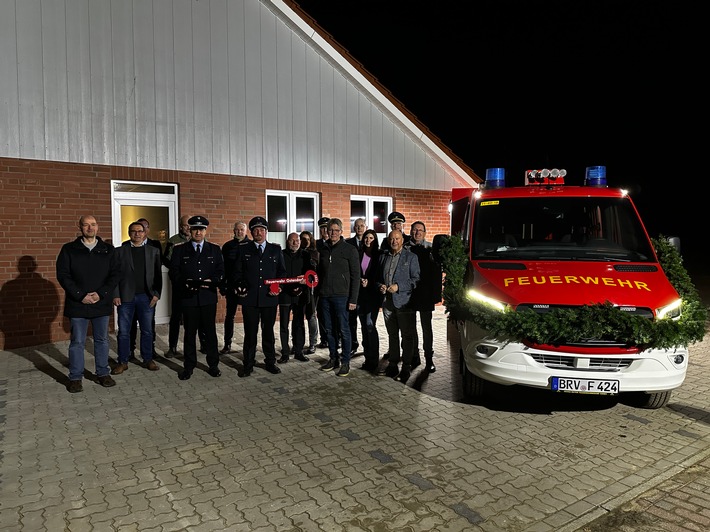 Feuerwehr Ostendorf erstrahlt neu: Modernes Gerätehaus und TSF übergeben!