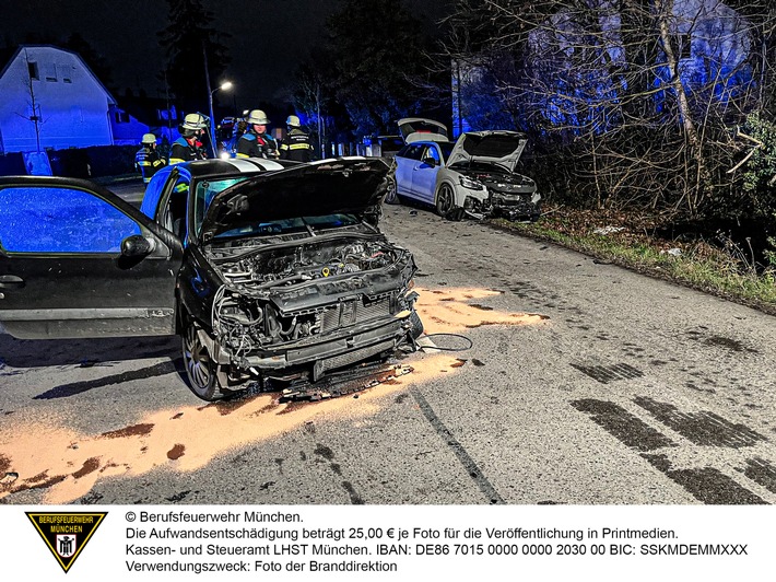 Frontalcrash in München: Feuerwehr und Rettungsdienst im Einsatz!