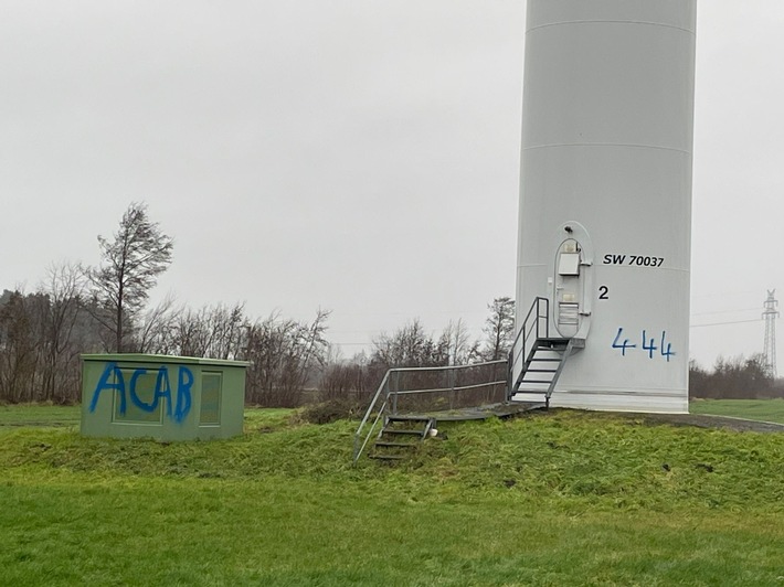 Graffiti-Schweinerei: Windkraftanlage in Owschlag beschmiert!