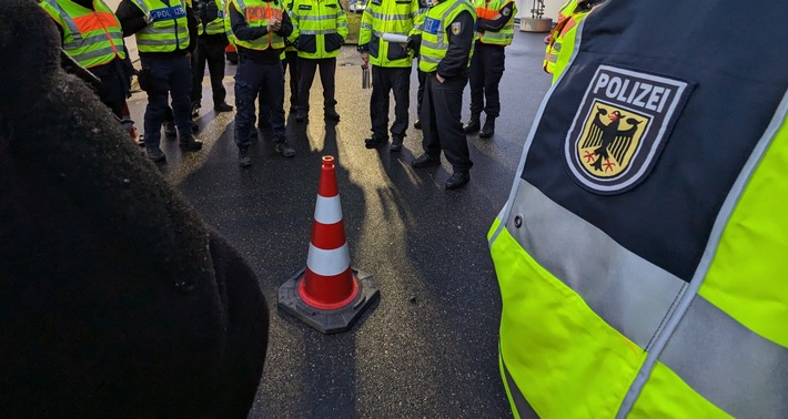 Grenzkontrollen in Waidhaus: Sechs Festnahmen am Wochenende!