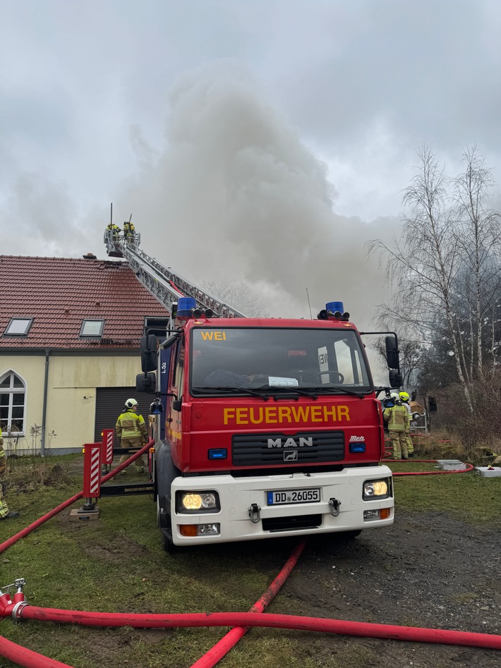 Großbrand in Dresden-Rossendorf: Feuerwehr kämpft gegen Flammeninferno!