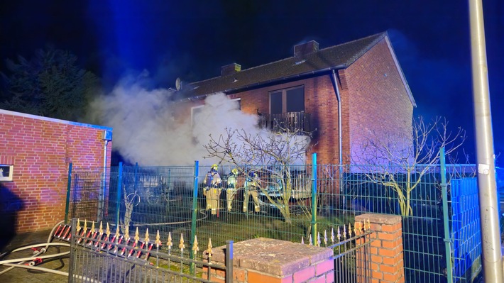 Großbrand in Gronau: 10 Verletzte bei Wohnungsfeuer in Mehrfamilienhaus