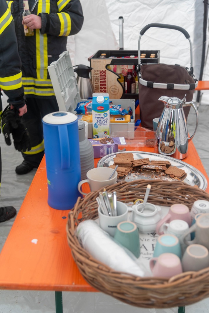 Großeinsatz der Feuerwehr: Scheunenbrand in Sporke mit 4 Wohnmobilen!