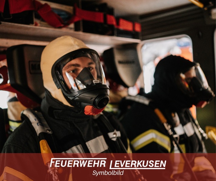 Großer Feuerwehreinsatz in Leverkusen: Rauchentwicklung in Wohnhaus!