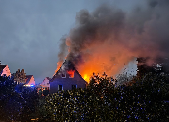 Heldentaten der Feuerwehr: Familienschutz bei dramatischem Brand in Sandhausen