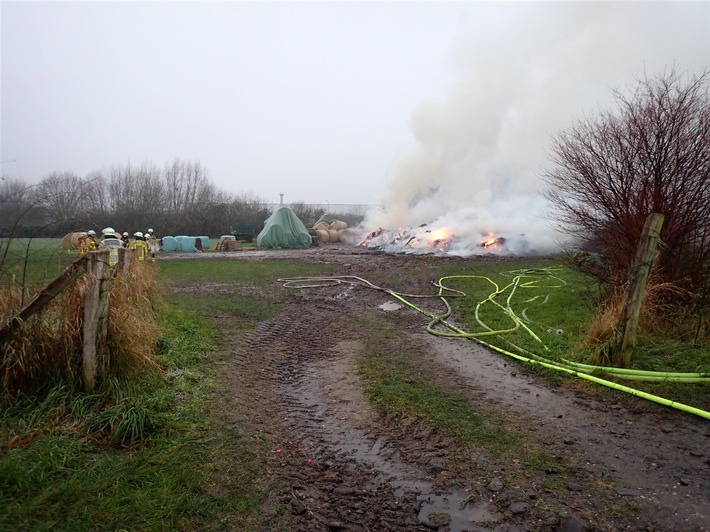 Heuballen inferno in Duisburg: Polizei sucht Zeugen der Brandstiftung!