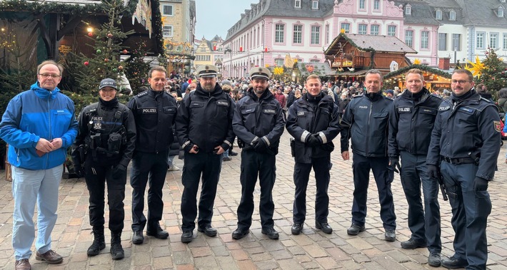 Internationale Polizeistreifen sorgen für Sicherheit beim Weihnachtsmarkt!