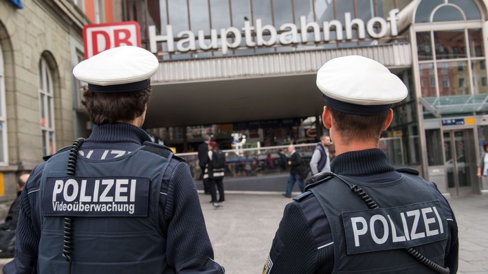 Jugendliche prügeln sich im Münchner Hauptbahnhof: Polizei im Einsatz!