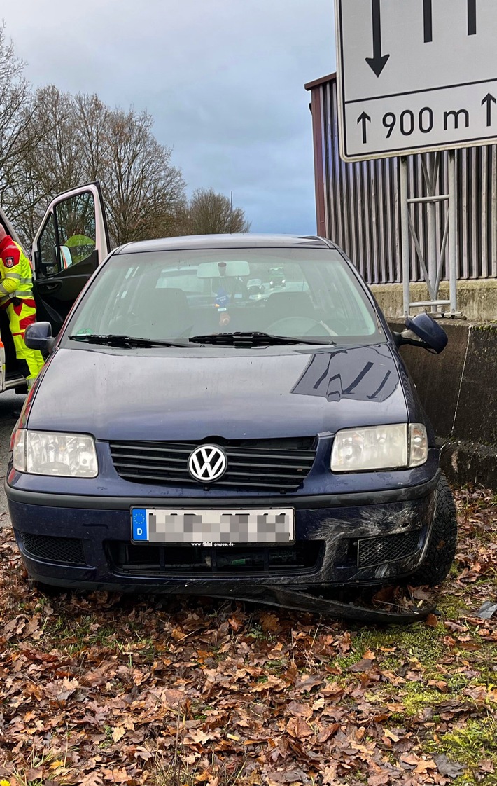 Junger Fahrer verliert Kontrolle über Polo: Unfall in Steinheim!