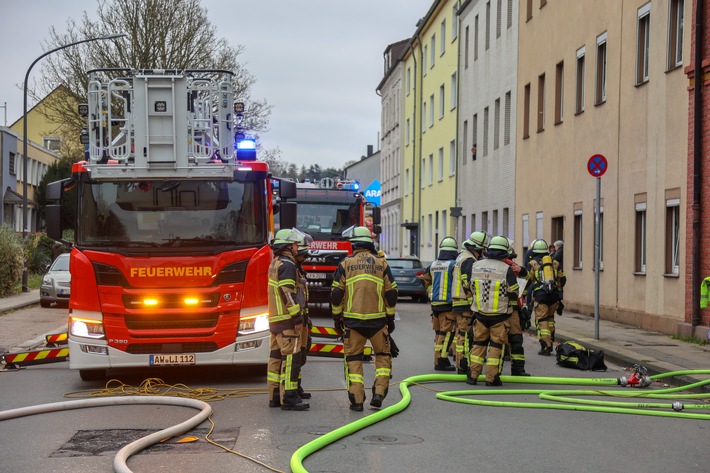 Kellerbrand in Essen-Kupferdreh: Feuerwehr im Großeinsatz!