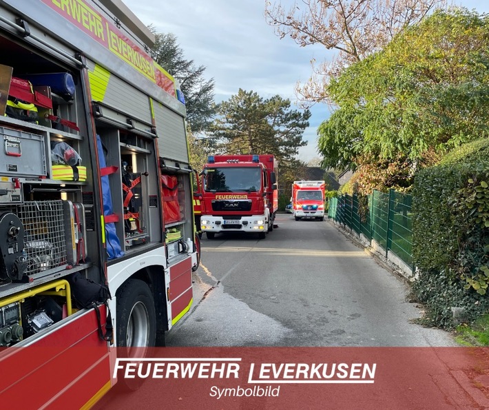 Kellerbrand in Hitdorf: Feuerwehr rettet eingeschlossene Bewohner!