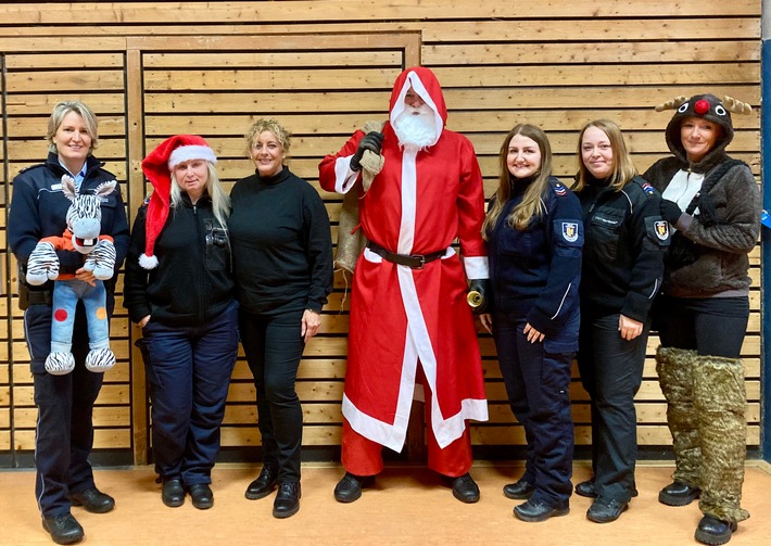 Nikolaus und Rentier Glöckchen: Sicherheit im Straßenverkehr für Kinder