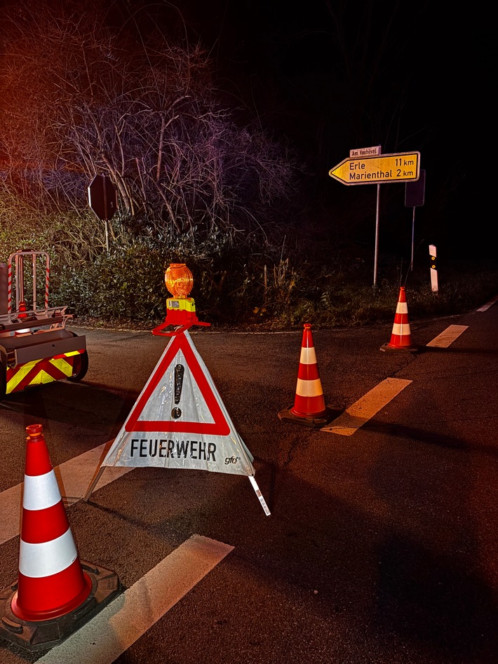 Ölspur in Schermbeck: Feuerwehr sichert 1,5 Kilometer Gefahrenbereich!