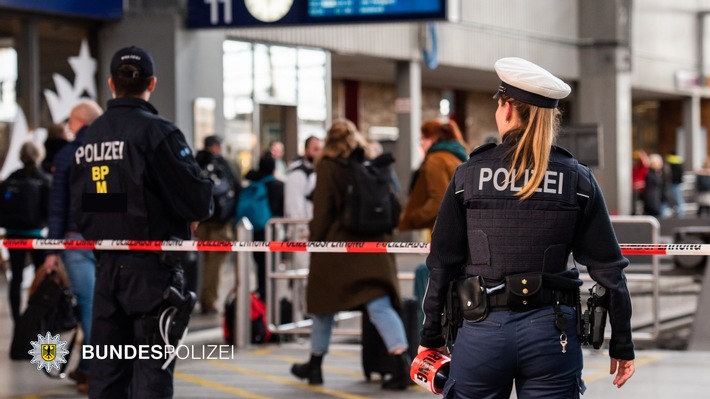 Polizei-Razzia am Münchner Hauptbahnhof: Schreckmoment mit Waffe!