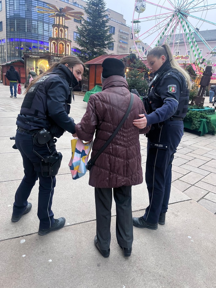 Polizei schlägt zu: Schutz vor Taschendieben auf Weihnachtsmarkt!