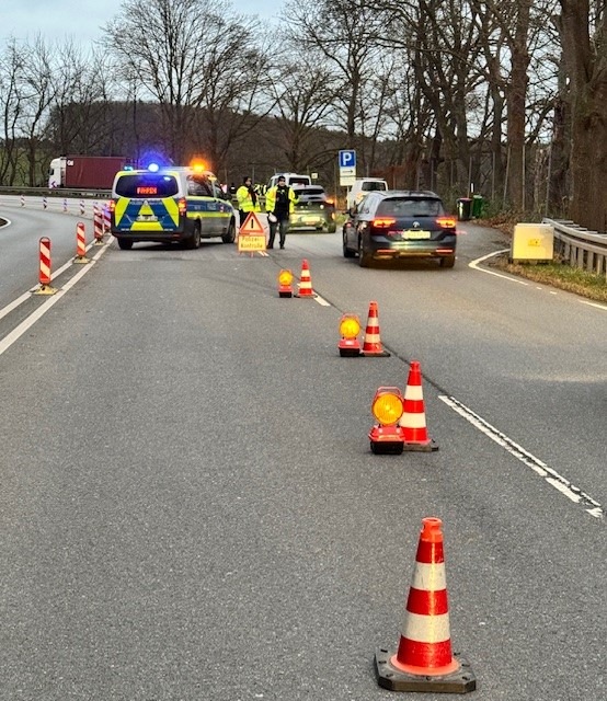 Polizei stoppt 136 Fahrzeuge: Drogen und Handyvergehen aufgedeckt!