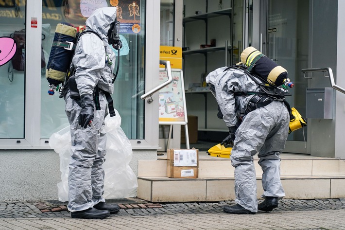 Rätsel um Gefahr in Bochumer Paketshop: Feuerwehr im Großeinsatz!