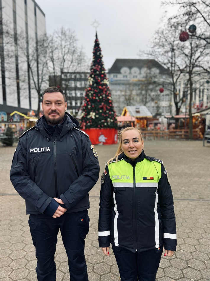 Rumänische Polizeibeamte sorgen für Sicherheit auf dem Hagener Weihnachtsmarkt