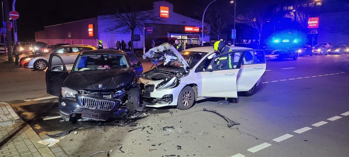 Schockierender Verkehrsunfall in Oberhausen: Sechs Verletzte, darunter Kinder!