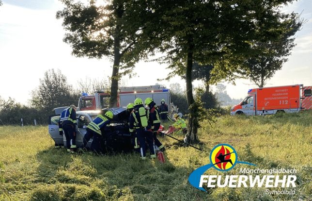 Schrecklicher Unfall auf A61: Oldtimer landet auf dem Dach!