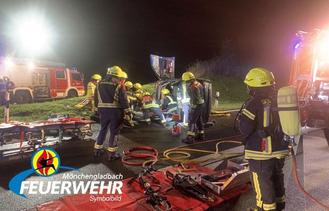 Schrecklicher Unfall in Mönchengladbach: Fahrzeug krachte ineinander!