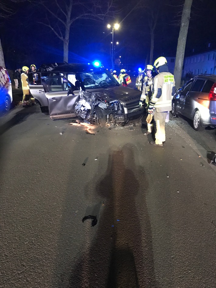 Schrecklicher Verkehrsunfall in Bottrop: Zwei Verletzte auf Johannesstraße