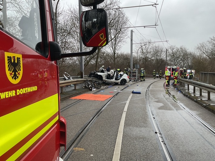 Schwerer Verkehrsunfall in Marten: Drei Verletzte und lange Sperrung!