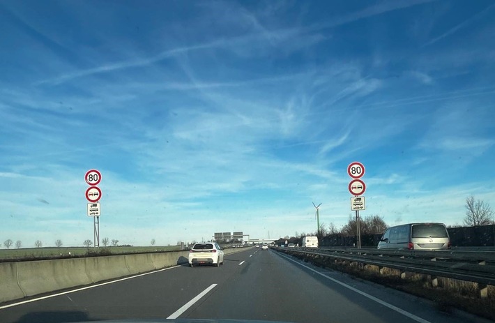 Verwirrung am Hermsdorfer Kreuz: Für wen gelten die Verkehrszeichen?