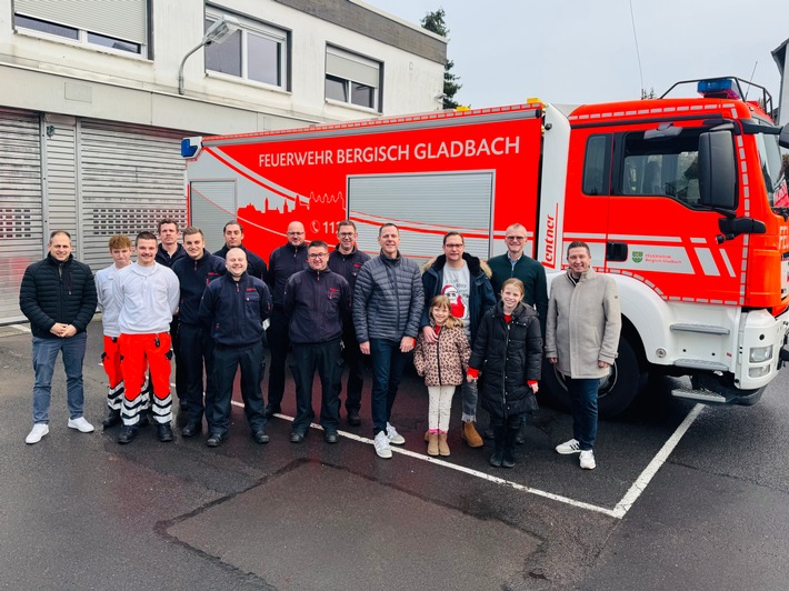 Weihnachten bei der Feuerwehr: Einsatzbereit und festlich zugleich!