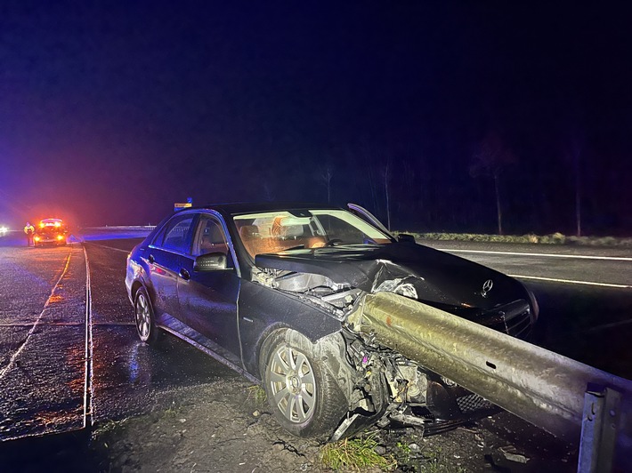 Weihnachtswunder in Cuxhaven: Fahrer und Beifahrerin unverletzt nach Crash!