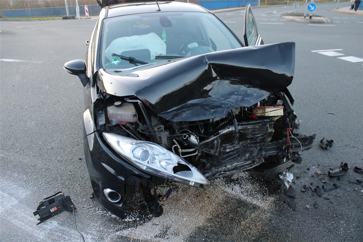 Zwei Leichtverletzte nach Unfall auf Kreuzung in Wehringhausen!