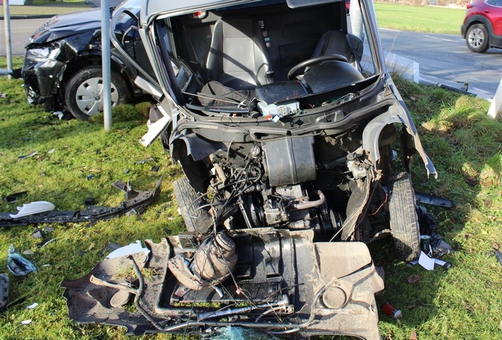 Zwei Verletzte nach Kollision auf Hauptstraße in Espelkamp!