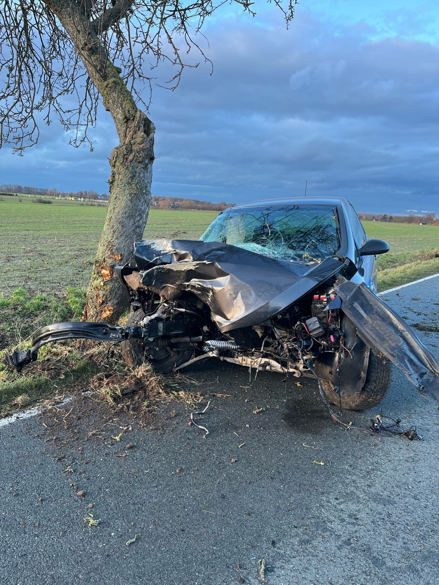 22-Jähriger glücklicherweise bei schwerem Unfall in Bad Sassendorf verletzt