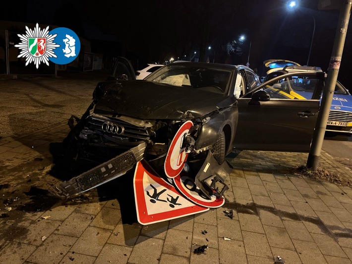 Alkohol am Steuer: Autofahrer kracht gegen Verkehrsschild in Duisburg!