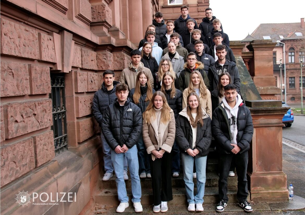 Blick hinter die Kulissen: Polizeistudenten entdecken ihr Präsidium!