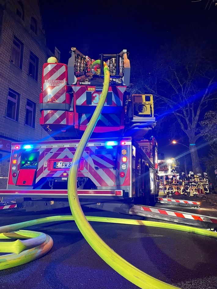 Brand in Essen-Katernberg: Mietwohnung in Flammen, drei Verletzte!