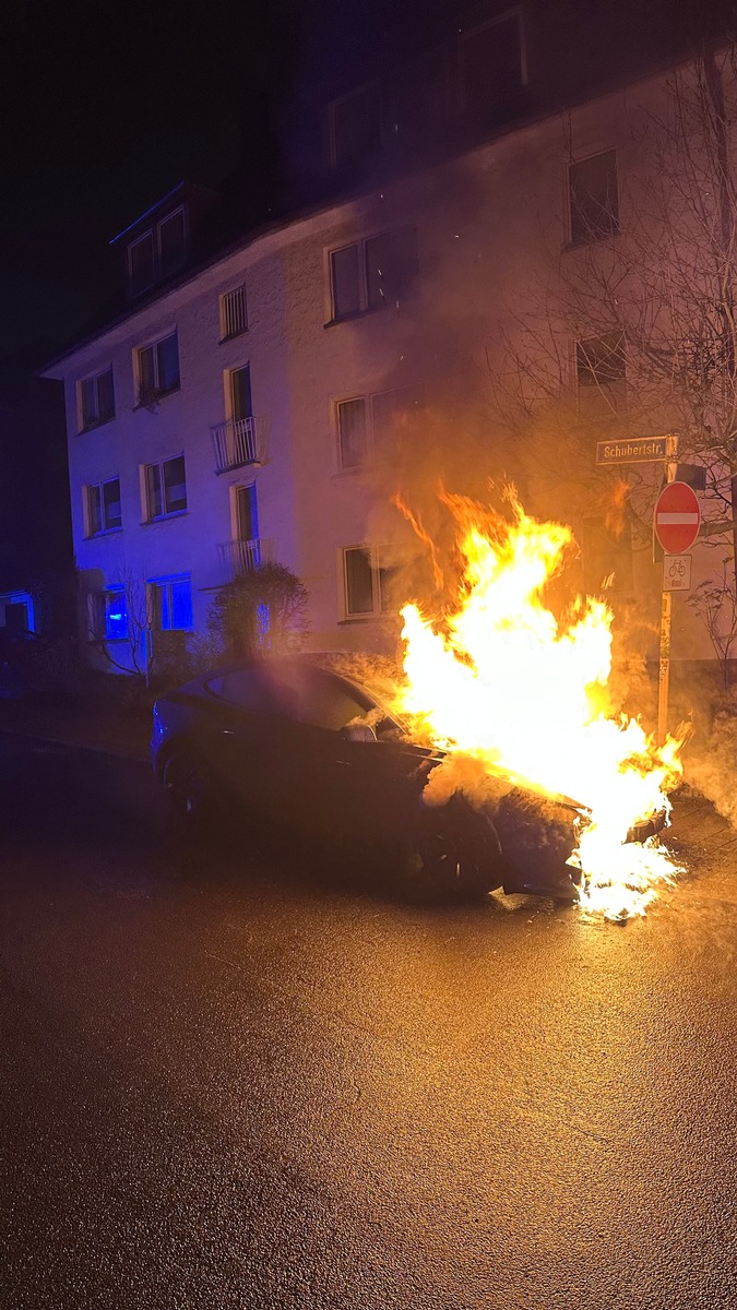 Brandserie im Essener Südviertel: Feuerwehr kämpft gegen Flammen!