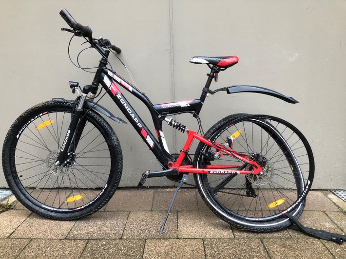 Bus rempelt Zündapp-Mountainbike in Hildesheimer Goschenstraße!