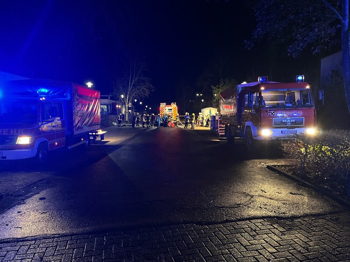 Chlorgasaustritt am Schwimmbad: Feuerwehr Dinslaken im Großeinsatz!