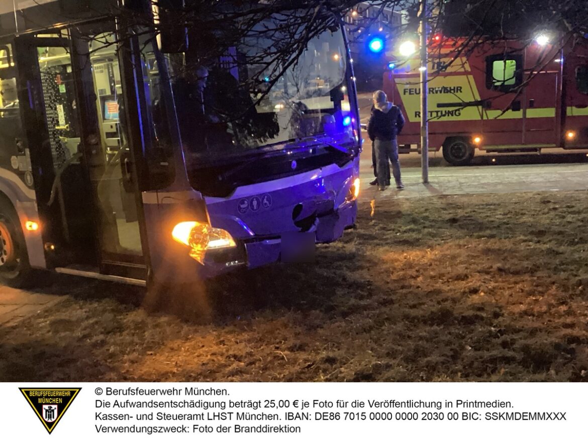 Drama auf der Boschetsrieder Straße: Pkw prallt mit Bus zusammen!