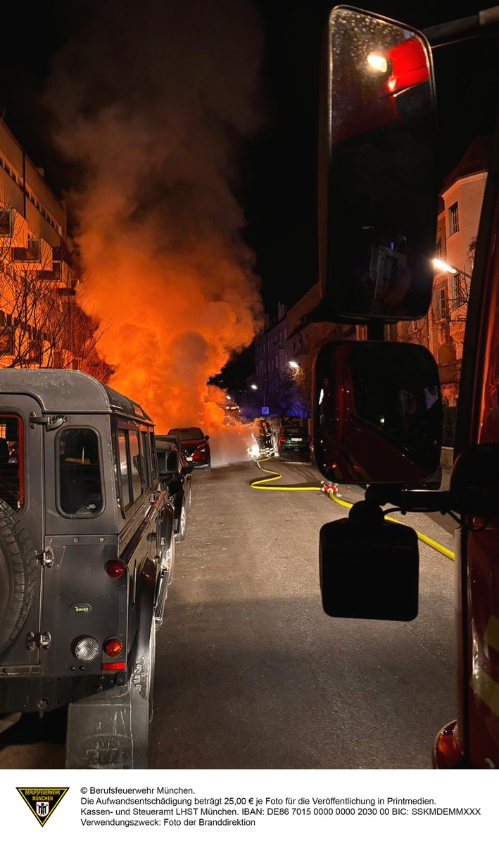 Drama in Bogenhausen: Mercedes in Flammen – Vier Autos betroffen!