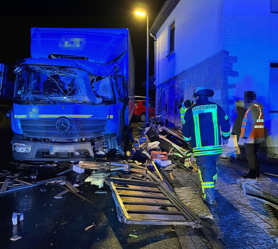 Dramatische Unfallserie in Nettersheim: Lkw außer Kontrolle!