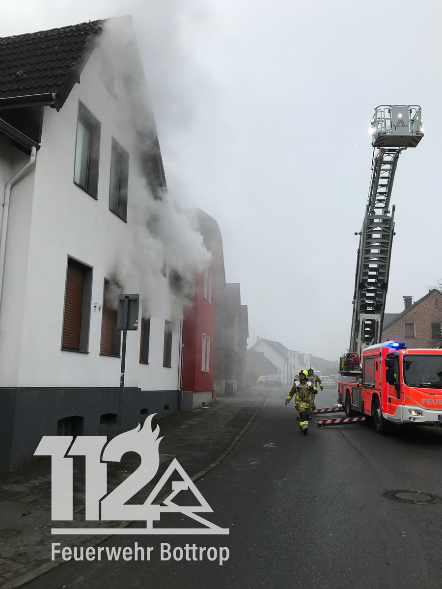 Einsatzreicher Samstag: Feuerwehr Bottrop löscht mehrere Wohnungsbrände!