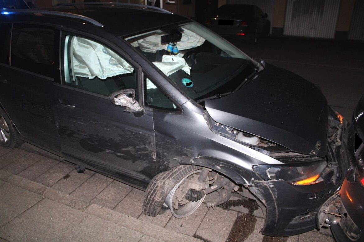 Fahrerflucht in Minden: Betrunkene Frau rammt sechs Autos!