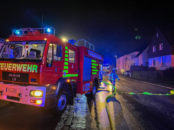 Feuerwaffe in Menden: Tannenbaum-Brand verursacht Rauchvergiftungen!