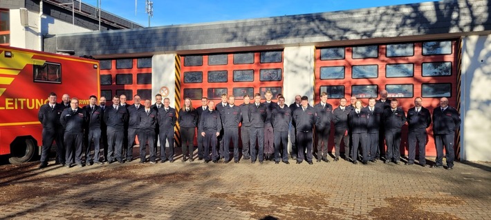 Feuerwehr Arnsberg: 22 Absolventen meistern Sprechfunklehrgang!