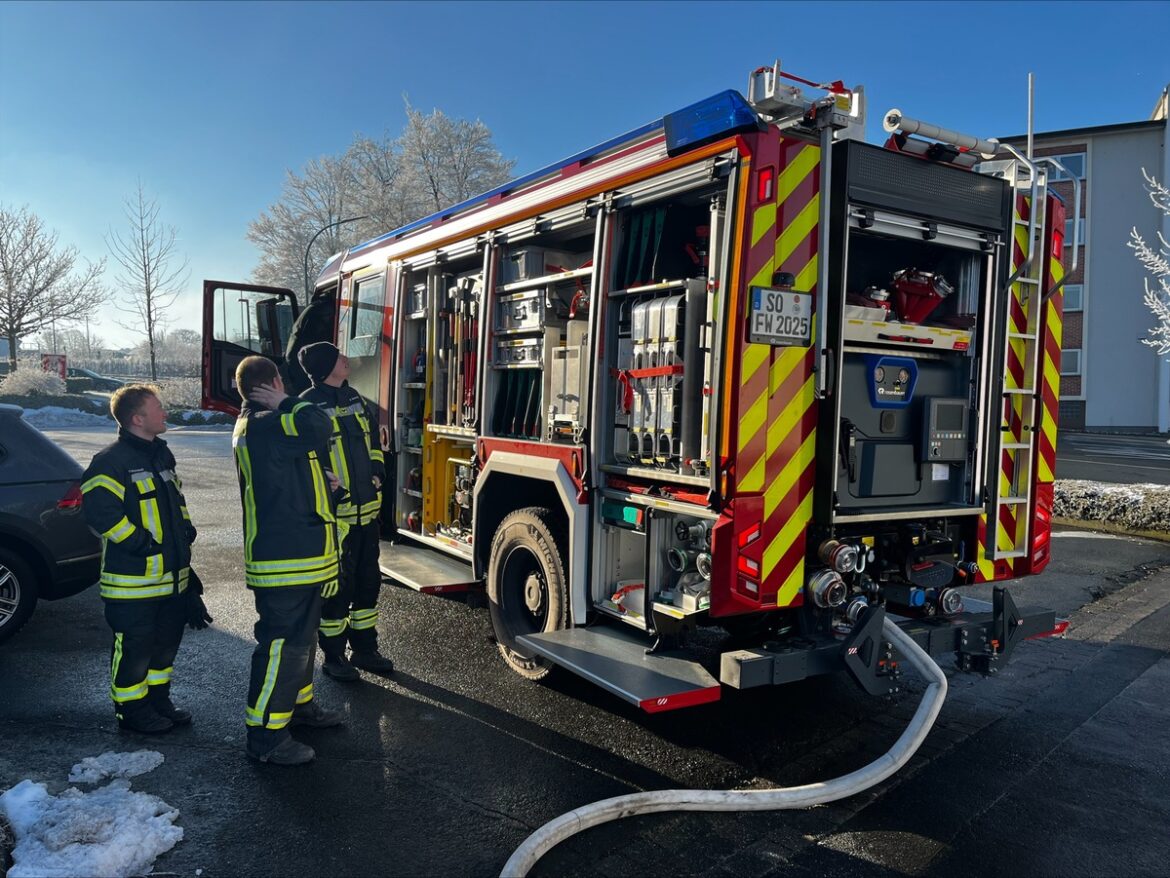 Feuerwehr Ense: Neues Löschgruppenfahrzeug stärkt Einsatzkraft im Ost!